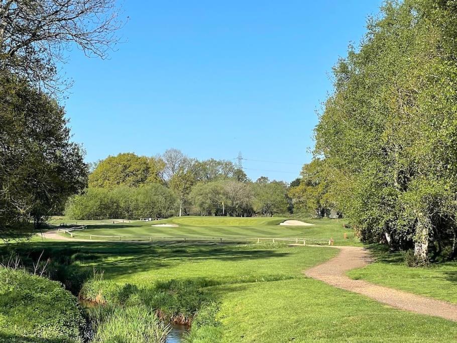The Dolman At Ferndown Forest Golf Course Extérieur photo